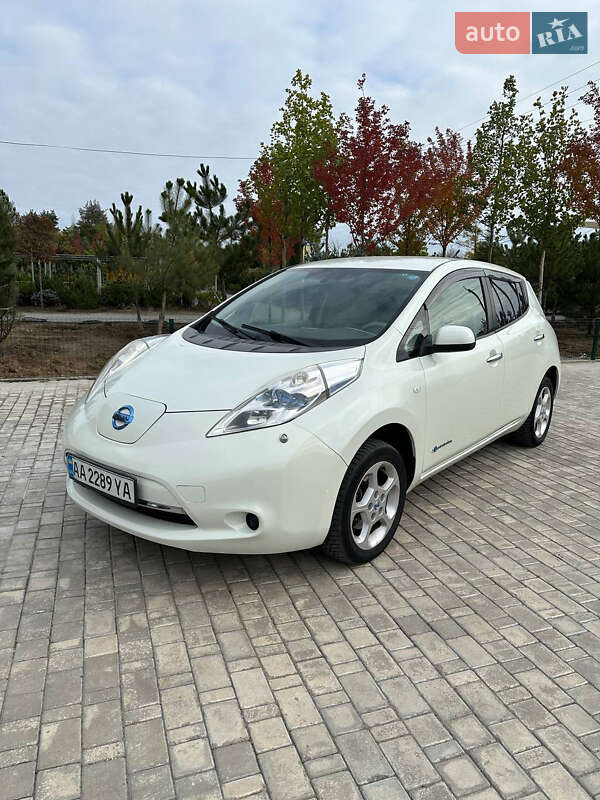 Хетчбек Nissan Leaf 2011 в Білогородці