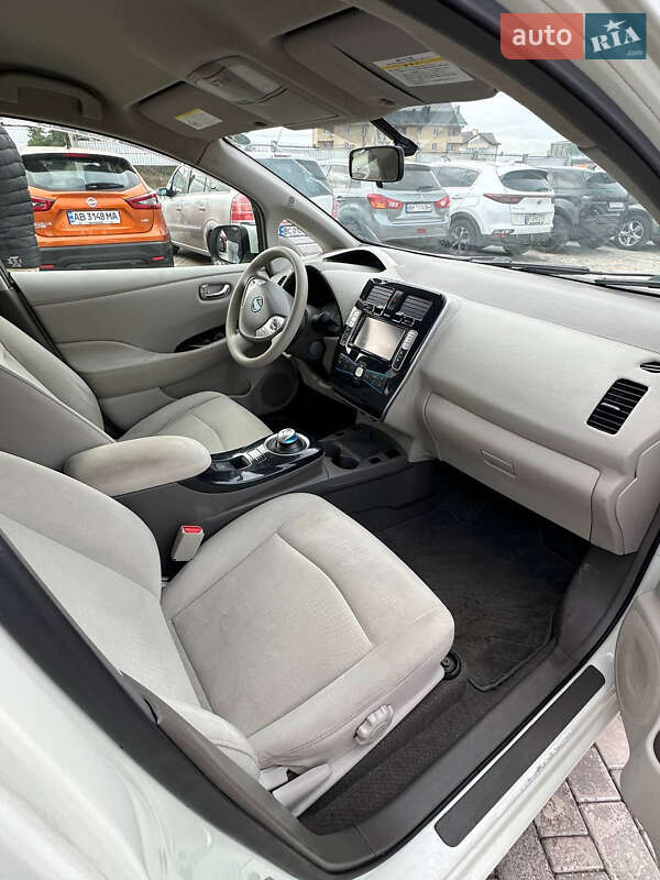 Хетчбек Nissan Leaf 2011 в Білогородці
