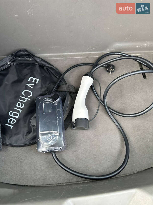 Хетчбек Nissan Leaf 2011 в Білогородці