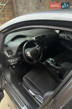 Хетчбек Nissan Leaf 2015 в  фото 8 Хетчбек Nissan Leaf 2015 в
