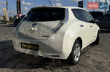 Хэтчбек Nissan Leaf 2012 в 