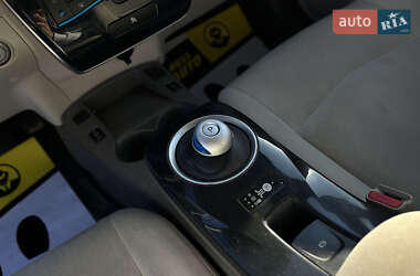 Хэтчбек Nissan Leaf 2012 в 