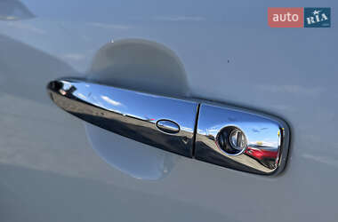 Хэтчбек Nissan Leaf 2012 в 