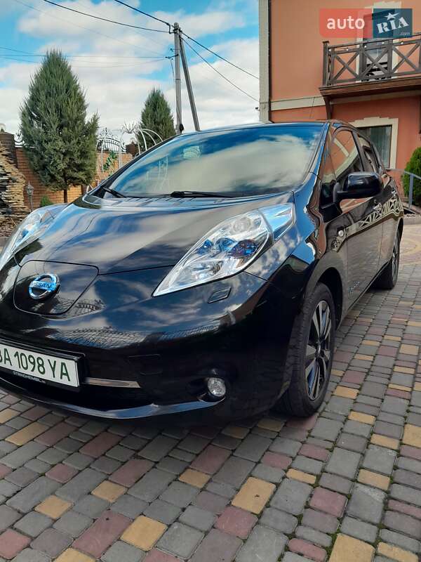 Хэтчбек Nissan Leaf 2016 в Новоархангельске