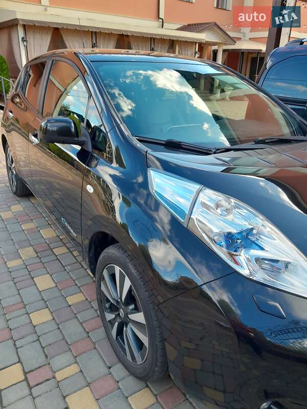 Хэтчбек Nissan Leaf 2016 в Новоархангельске