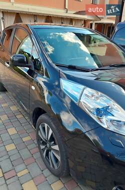 Хэтчбек Nissan Leaf 2016 в 