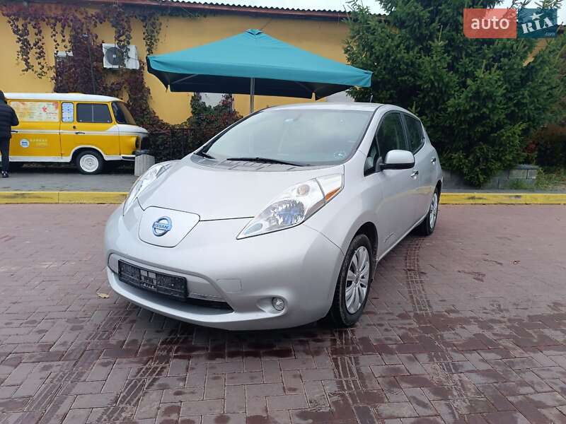 Хетчбек Nissan Leaf 2014 в 
