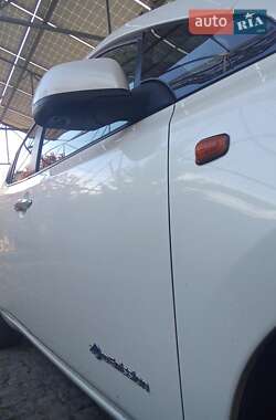 Хэтчбек Nissan Leaf 2014 в 