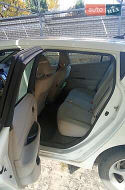 Хэтчбек Nissan Leaf 2014 в 