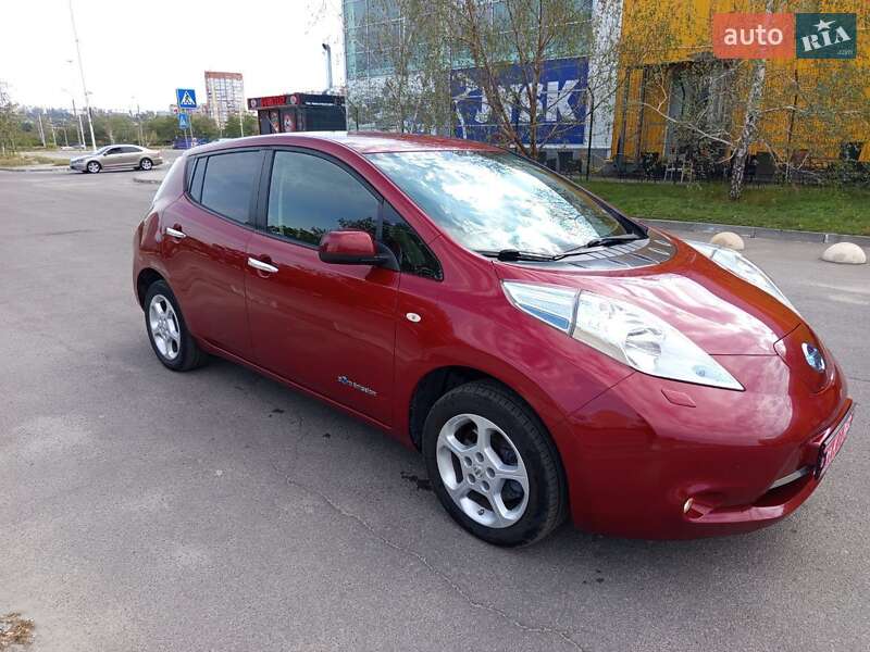 Хэтчбек Nissan Leaf 2015 в Запорожье