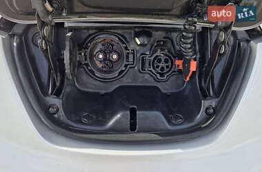 Хэтчбек Nissan Leaf 2016 в 
