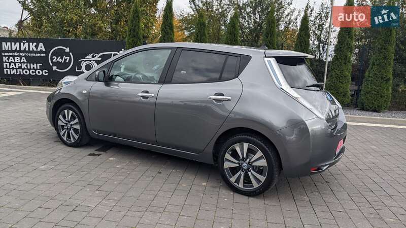 Хэтчбек Nissan Leaf 2013 в 