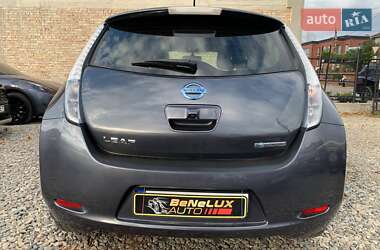 Хэтчбек Nissan Leaf 2013 в 