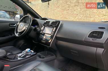 Хэтчбек Nissan Leaf 2013 в 