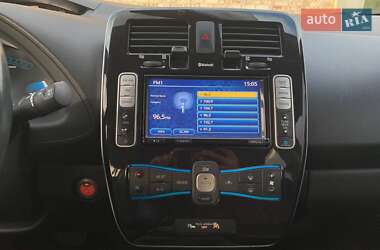 Хэтчбек Nissan Leaf 2013 в 