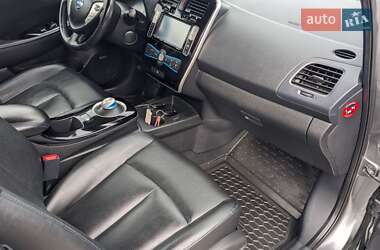Хэтчбек Nissan Leaf 2013 в 