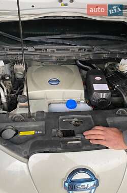 Хэтчбек Nissan Leaf 2014 в 
