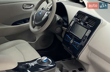 Хэтчбек Nissan Leaf 2011 в 