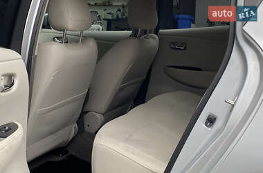 Хэтчбек Nissan Leaf 2011 в 