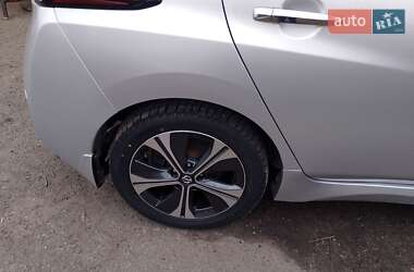 Хэтчбек Nissan Leaf 2021 в 