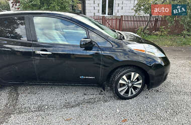 Хэтчбек Nissan Leaf 2015 в Умани