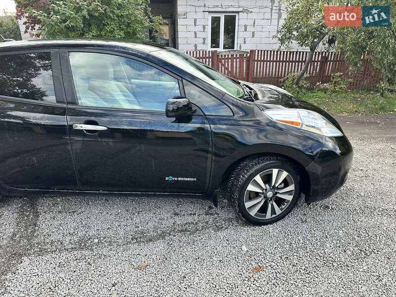 Хетчбек Nissan Leaf 2015 в Умані