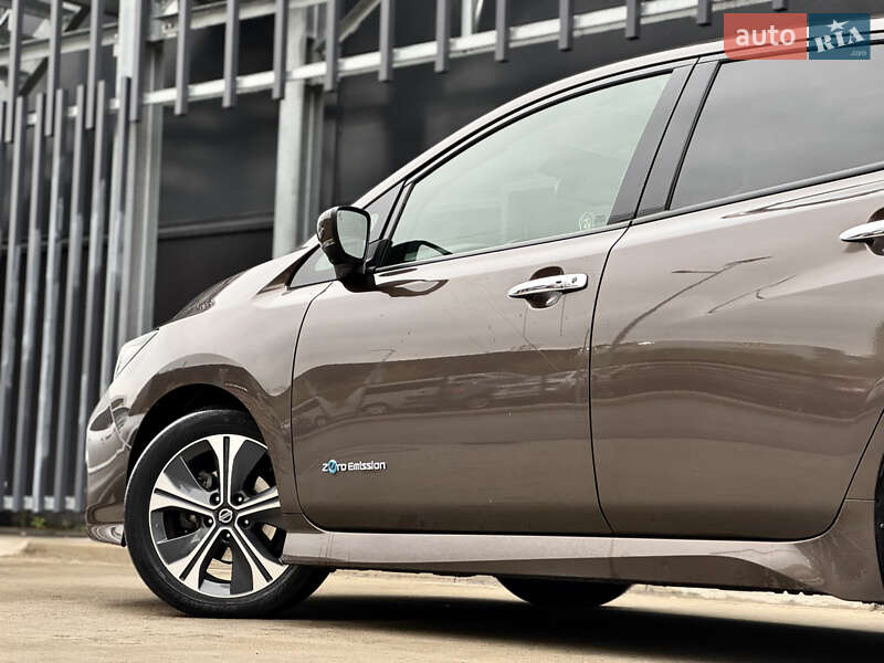 Хэтчбек Nissan Leaf 2018 в Киеве