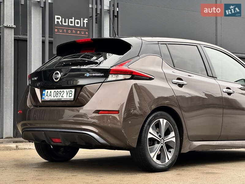 Хэтчбек Nissan Leaf 2018 в Киеве