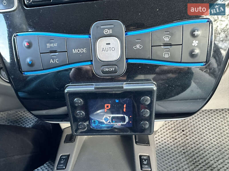 Хетчбек Nissan Leaf 2015 в Умані