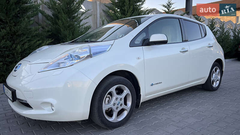 Хэтчбек Nissan Leaf 2011 в Могилев-Подольске