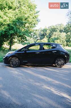 Хэтчбек Nissan Leaf 2015 в 