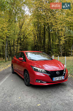 Хэтчбек Nissan Leaf 2022 в 