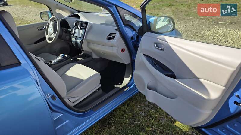 Хэтчбек Nissan Leaf 2012 в Калуше