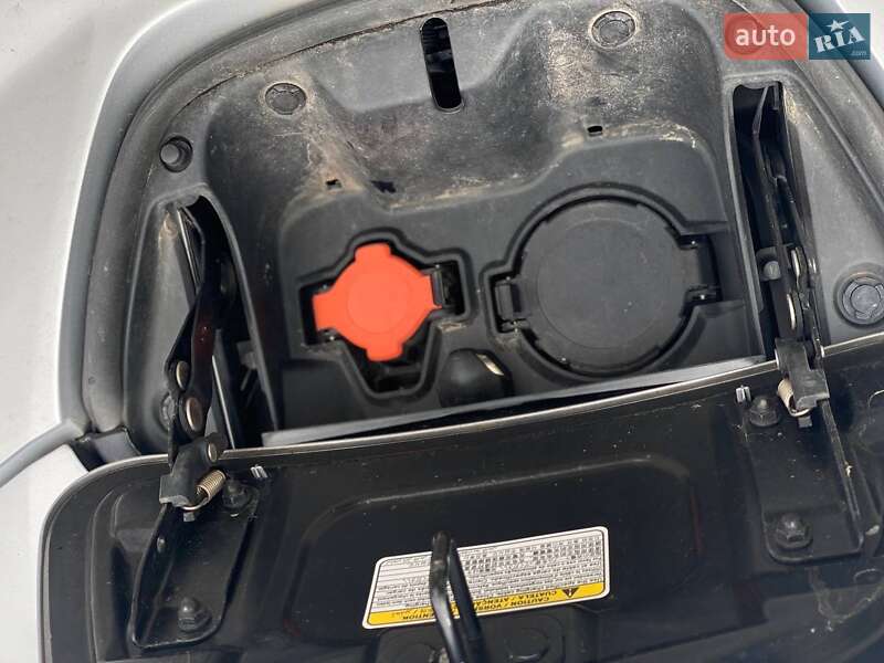 Хетчбек Nissan Leaf 2013 в Києві