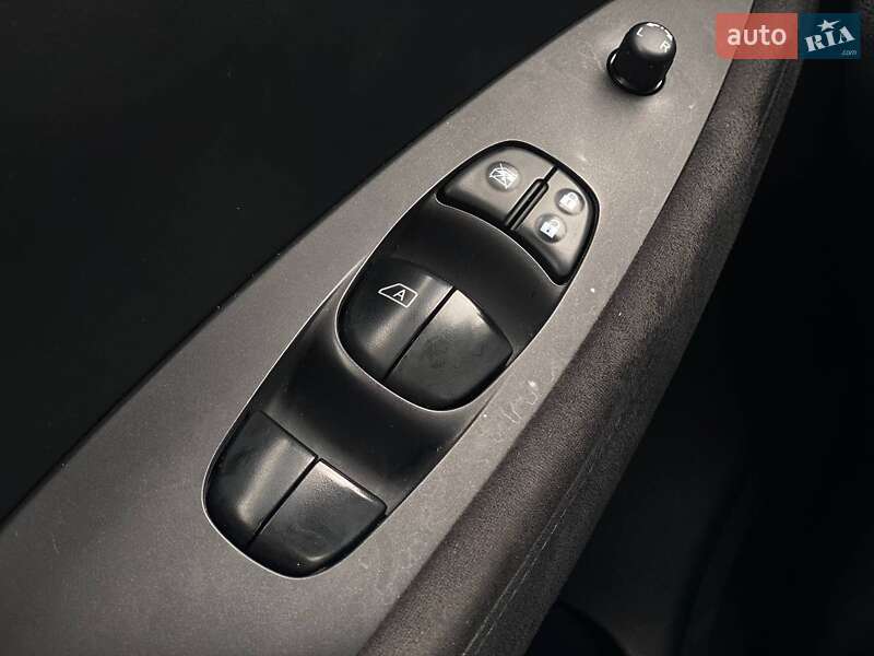 Хетчбек Nissan Leaf 2013 в Києві