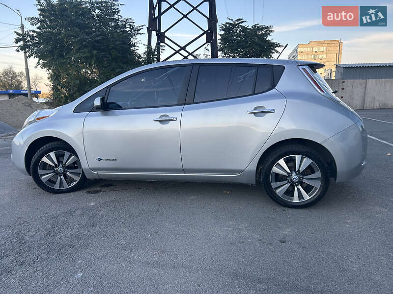 Хэтчбек Nissan Leaf 2013 в Днепре
