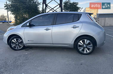 Хэтчбек Nissan Leaf 2013 в 