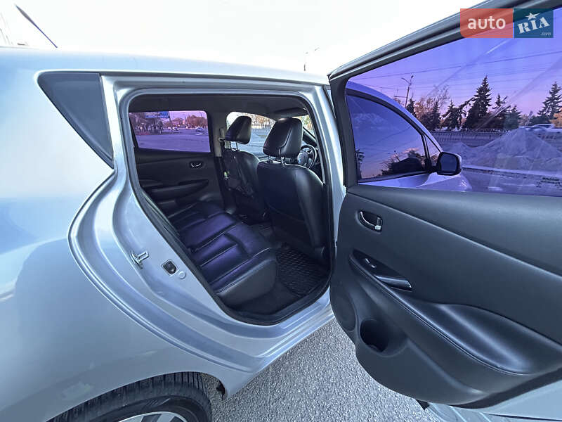 Хэтчбек Nissan Leaf 2013 в Днепре