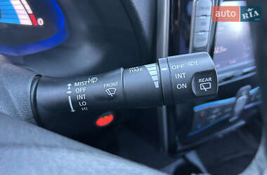 Хэтчбек Nissan Leaf 2013 в 