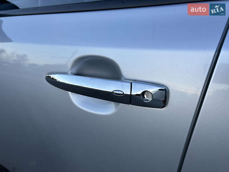 Хэтчбек Nissan Leaf 2013 в Днепре