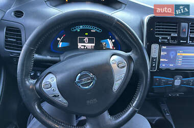 Хэтчбек Nissan Leaf 2013 в 