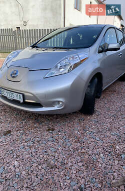 Хэтчбек Nissan Leaf 2013 в 
