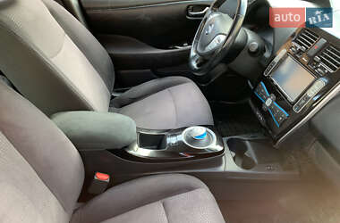 Хэтчбек Nissan Leaf 2013 в 