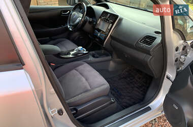 Хэтчбек Nissan Leaf 2013 в 