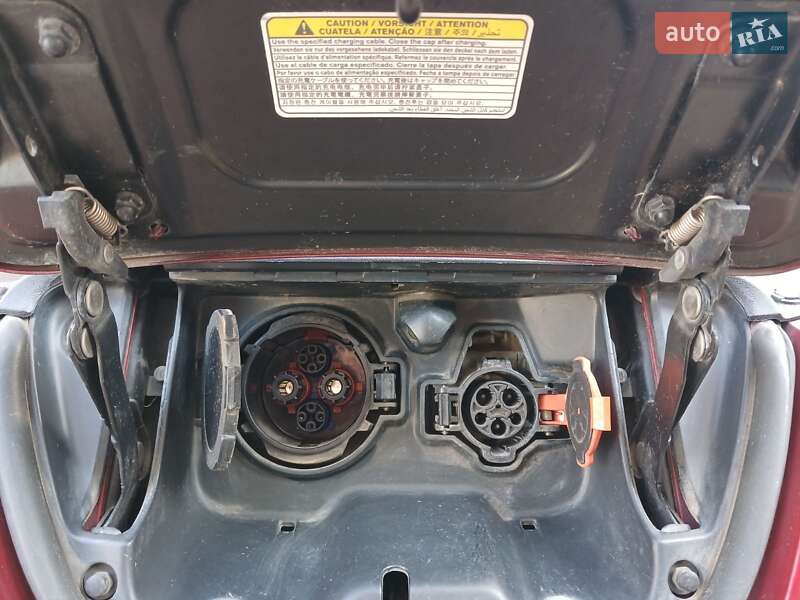 Хетчбек Nissan Leaf 2013 в Білгороді-Дністровському