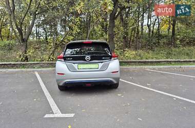 Хэтчбек Nissan Leaf 2019 в 