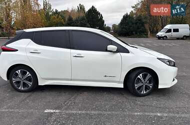 Хэтчбек Nissan Leaf 2020 в 