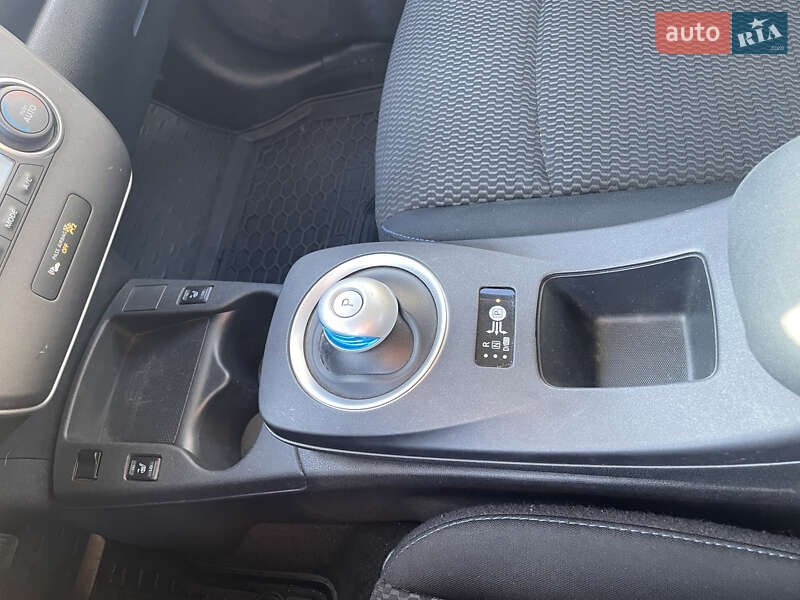 Хэтчбек Nissan Leaf 2013 в Золочеве