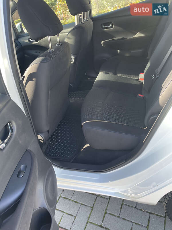 Хэтчбек Nissan Leaf 2013 в Золочеве