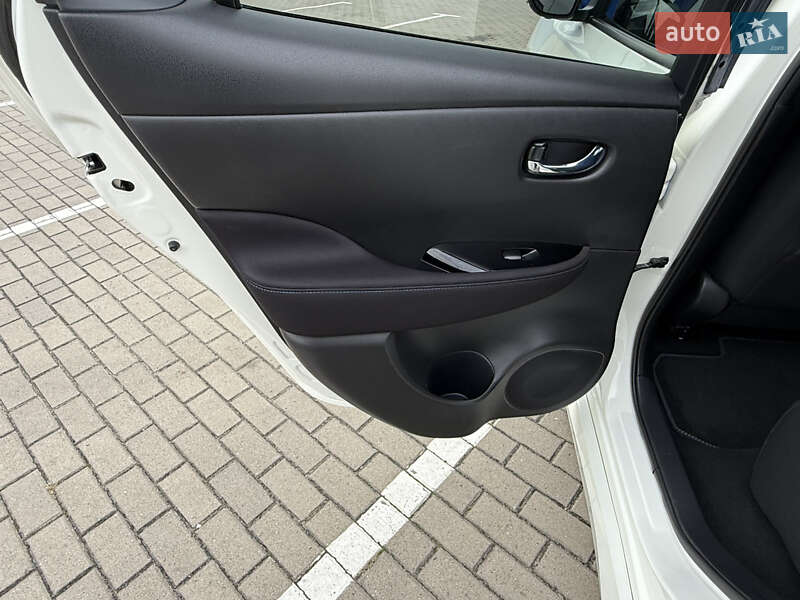 Хетчбек Nissan Leaf 2020 в Дубні
